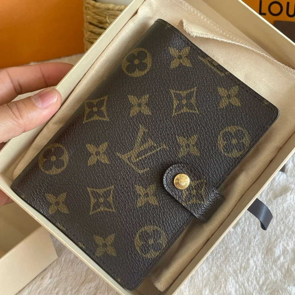 Louis Vuitton agenda pm size🤎🤎🤎🤎💜💜💜